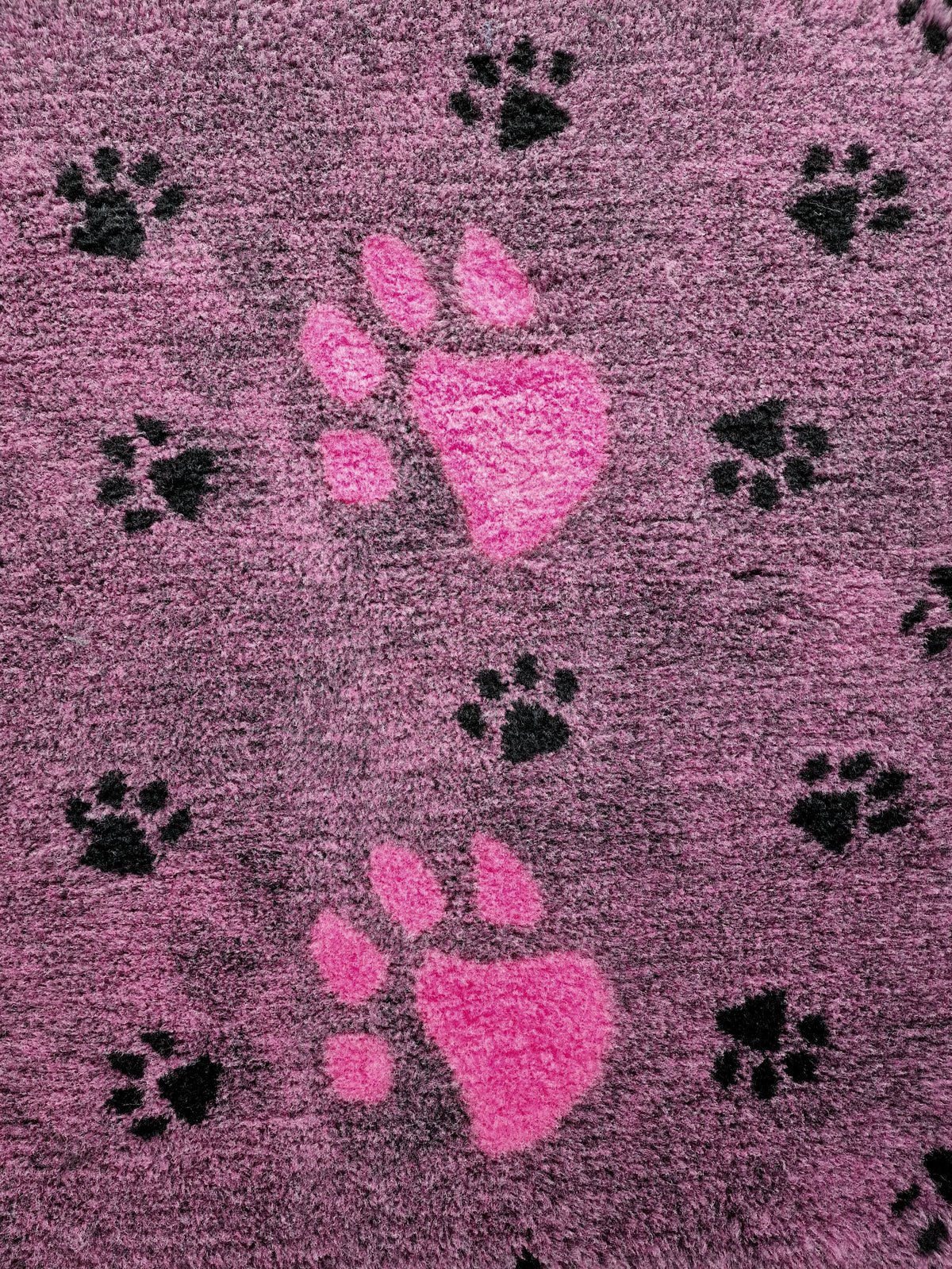 VetBed - Pink meleret med store pink poter og små sorte poter